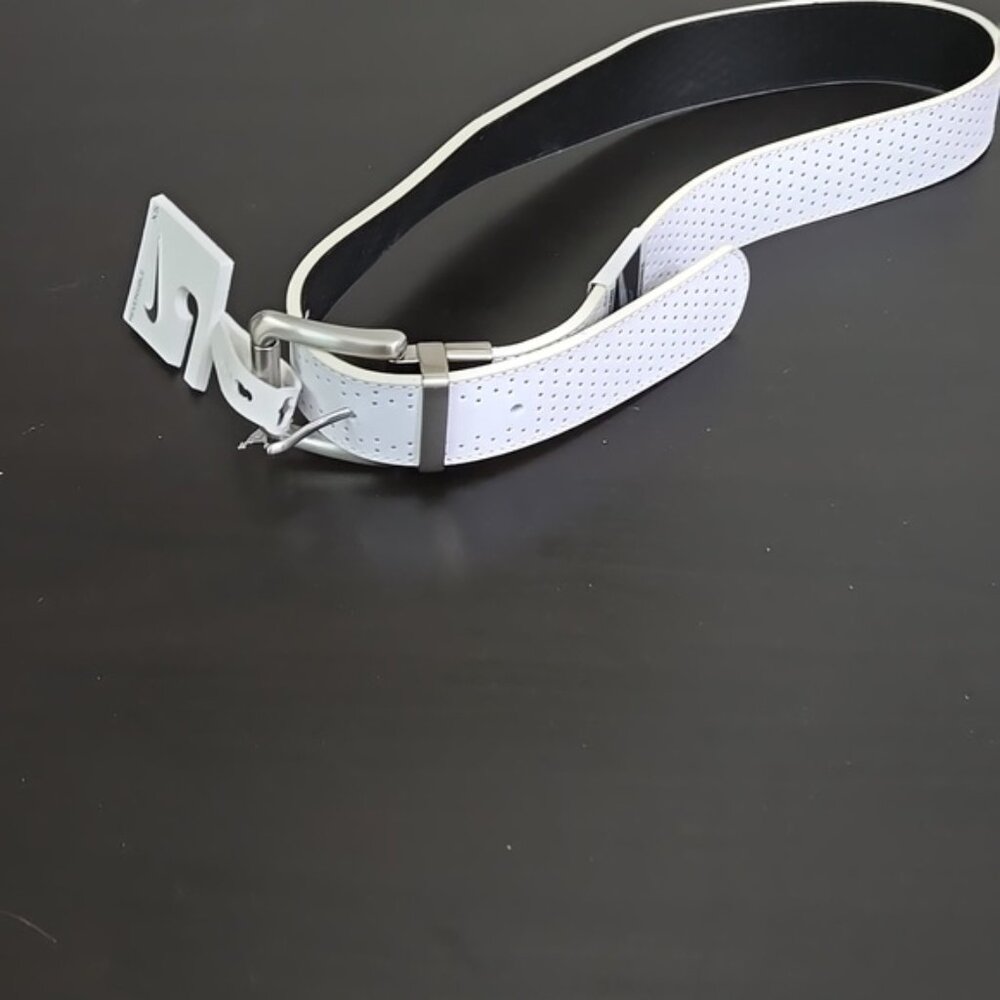 Nike Reversible White and Black BeltTag Size XS 33"